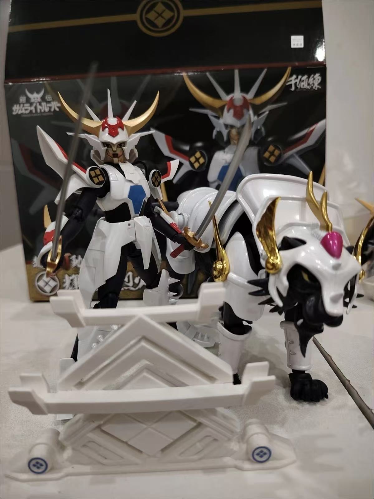 ヨロイデン侍戦士 美濃戦士 興光隊アクションフィギュア 三田 - Bandai Tamashii Nations S.H.Figuarts のレビューと価格
